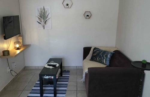 Eikenbosch Appartement | Cozy 1-Bedroom Apartment in the heart of Bellville.