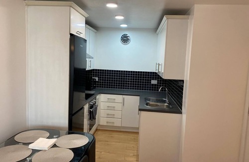 Barking Appartement | Cozy 1-bedroom apartment, 2 min walk to Barking Station and on-site free parking