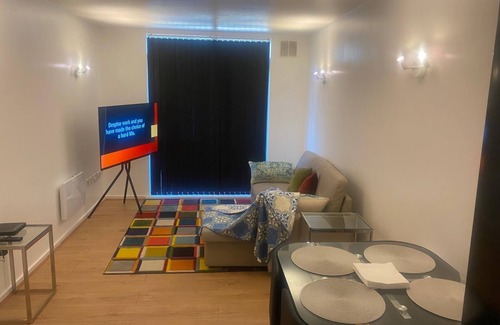 Barking Appartement | Cozy 1-bedroom apartment, 2 min walk to Barking Station and on-site free parking