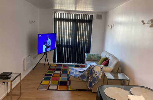 Barking Appartement | Cozy 1-bedroom apartment, 2 min walk to Barking Station and on-site free parking