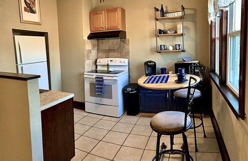 Dubuque Appartement | Cozy 1-bedroom apartment in historic Dubuque with AC, WiFi