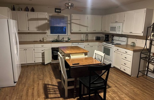 Mineola Appartement | Cozy 1-bedroom apartment with WiFi, AC in fabulous Mineola