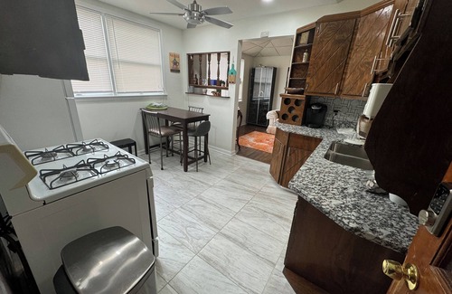Whiting Appartement | Cozy 1-bedroom apartment with WiFi, AC in lovely Whiting