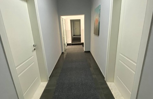 Tirana Appartement | Cozy 1-bedroom apartment with WiFi, AC in welcoming Tiranë