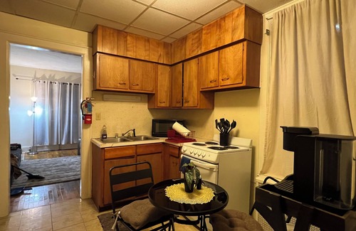 Utica Appartement | Cozy 1-bedroom apartment with AC and WiFi in pleasant Utica