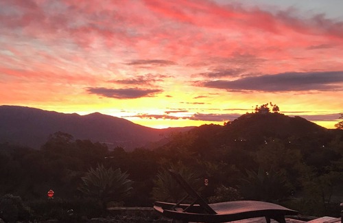 Rainbow CDP Appartement | Cozy 1-bedroom artistic loft apartment in peaceful Fallbrook with hi -speed WiFi