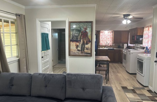 Newark Cabine | Cozy 1-bedroom cabin with AC, WiFi in lovely Eagle mountain Lake,Newark Texas