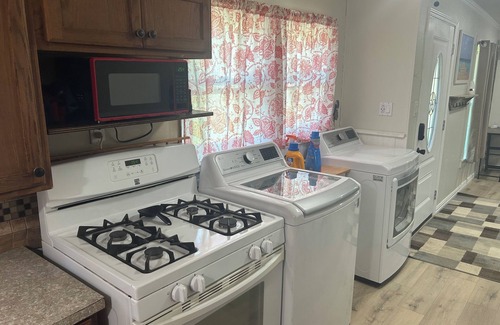Newark Cabine | Cozy 1-bedroom cabin with AC, WiFi in lovely Eagle mountain Lake,Newark Texas