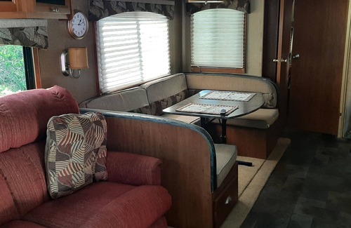 High Springs Maison | Cozy 1-bedroom camper in nice High Springs with AC