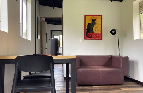 Envigado Chalet De Ski | Cozy 1 bedroom chalet in charming El Retiro with WiFi