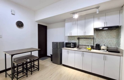Bangkal Copropriété | Cozy 1-bedroom condo San Lorenzo Place Makati WiFi 4KM NAIA