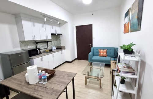 Bangkal Copropriété | Cozy 1-bedroom condo San Lorenzo Place Makati WiFi 4KM NAIA