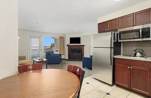 Ocean Drive Copropriété | Cozy 1-bedroom condo with WiFi, fitness room in enchanting Newport overlooking
