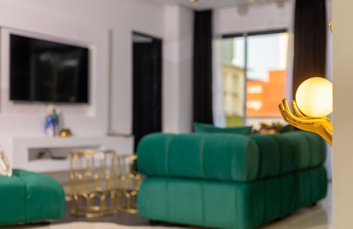 Presidence Appartement | Cozy 1-bedroom flat in downtown Plateau-Abidjan, where nature and serenity meet.