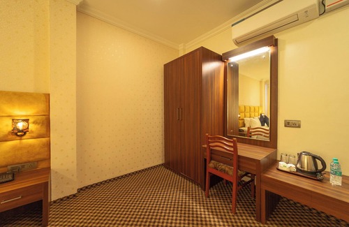 Periamet Appartement | Cozy 1-bedroom hotel suite in pleasant Chennai with AC, WiFi