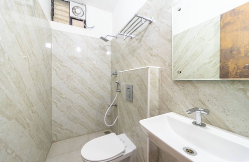 Periamet Appartement | Cozy 1-bedroom hotel suite in pleasant Chennai with AC, WiFi