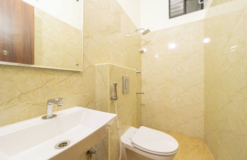 Periamet Appartement | Cozy 1-bedroom hotel suite in pleasant Chennai with AC, WiFi