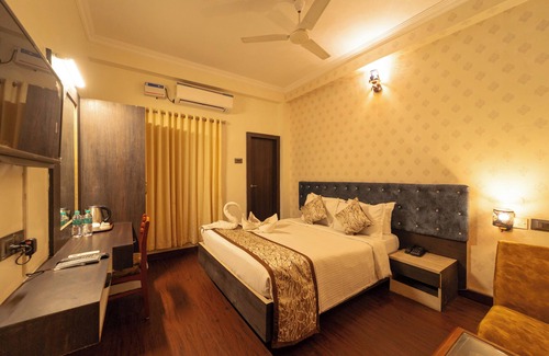 Periamet Appartement | Cozy 1-bedroom hotel suite in pleasant Chennai with AC, WiFi