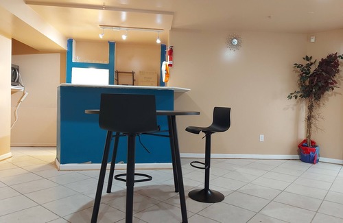 Bowie Maison | Cozy 1-bedroom house in wonderful Bowie with WiFi, fitness room, and close to DC