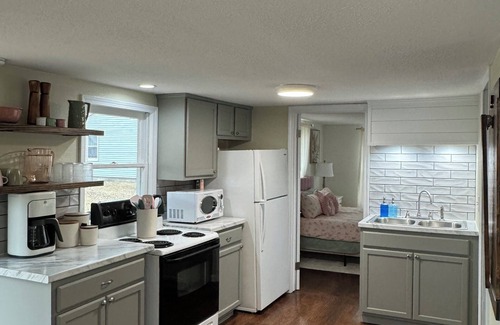 Farmington Maison | Cozy 1-bedroom house with AC and WiFi in charming Farmington