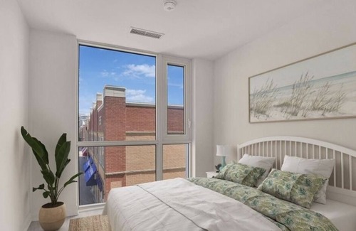 Oakville Copropriété | Cozy 1 bedroom plus Den with all amenities in charming Oakville