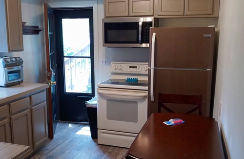 Central Northside Appartement | Cozy 1 bedroom, private apartment with close proximity to many major hospitals.