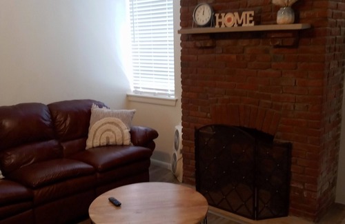 Central Northside Appartement | Cozy 1 bedroom, private apartment with close proximity to many major hospitals.