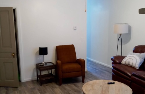 Central Northside Appartement | Cozy 1 bedroom, private apartment with close proximity to many major hospitals.