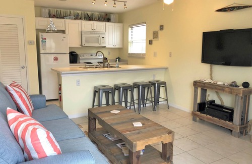 Navarre Beach Maison | Cozy 1 Bedroom Townhome with a pool and just steps from the beach.