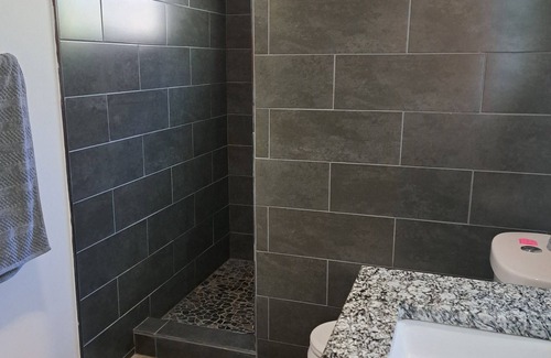 Waukegan Appartement | Cozy 1-bedroom, WiFi, AC/Heat, in Waukegan, five minutes from Lake Michigan