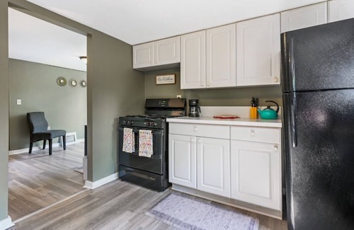 West Bloomfield Appartement | Cozy 1-bedroom with WiFi and AC in quaint Keego Harbor