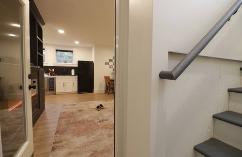 Salem Appartement | Cozy 1-bedroom with electric fireplace, just minutes from downtown Salem!