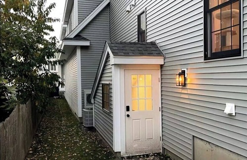 Salem Appartement | Cozy 1-bedroom with electric fireplace, just minutes from downtown Salem!