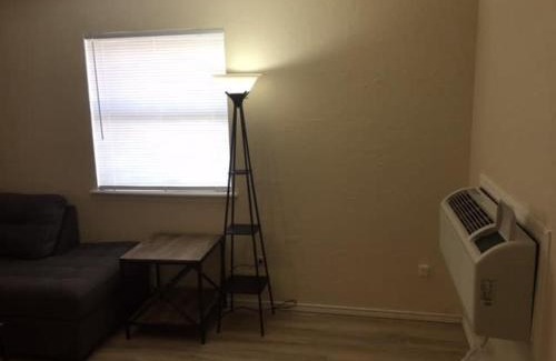 Lawton Appartement | Cozy 1-BR upstairs apartment, near Fort Sill!
