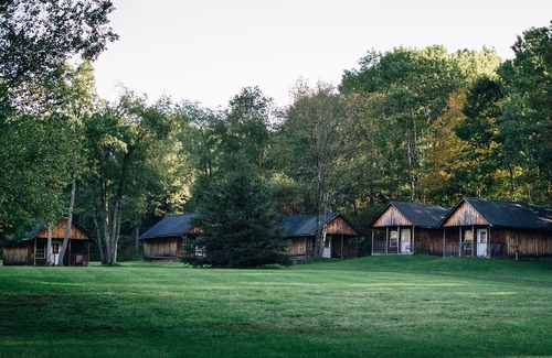 Blodgett Mills Cabine | Cozy 1 Room Log Cabin with Bathroom near Ski Resort in Upstate New York