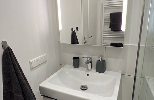 Bothfeld-Vahrenheide Appartement | Cozy 1-room studio with private entrance - right next to the forest.
