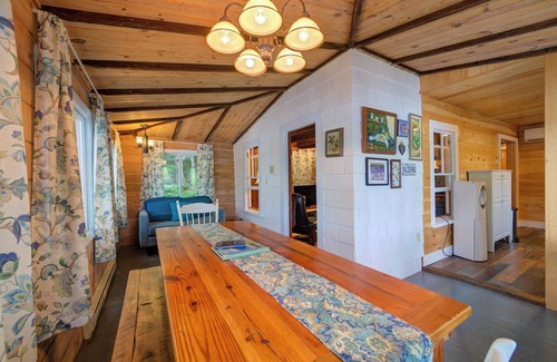 North Windham Cabine | Cozy 100-year-old Maine camp, steps to Little Sebago Lake