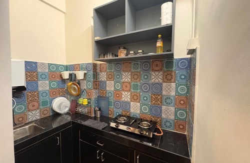 Pali Hill Appartement | Cozy 1BHK apartment at off Linking road, in enchanting Bandra west, Mumbai.