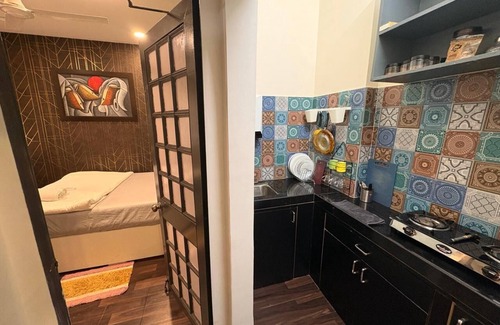Pali Hill Appartement | Cozy 1BHK apartment at off Linking road, in enchanting Bandra west, Mumbai.