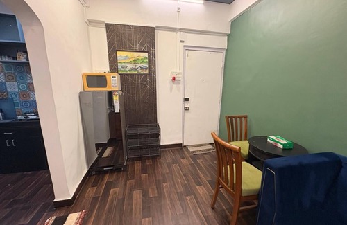 Pali Hill Appartement | Cozy 1BHK apartment at off Linking road, in enchanting Bandra west, Mumbai.