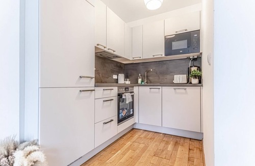Favoriten Appartement | Cozy 1BR+1LV Apt. Steps Away from Reumannplatz U1
