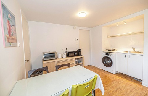 Nouveau-Rosemont Appartement | cozy 1BR 5mins walk to metro free parking