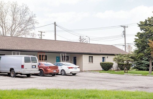 Riverview Appartement | Cozy 1BR Apt | AC and Parking | Brownstown