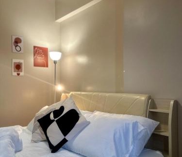 Legazpi Village Appartement | Cozy 1BR at Greenbelt Hamilton Makati