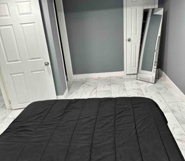 Northeast Appartement | Cozy 1BR Basement Unit with Private Entry & Free Parking