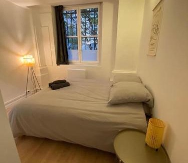 Griffon - Royale Appartement | Cozy 1BR in Lyon Center