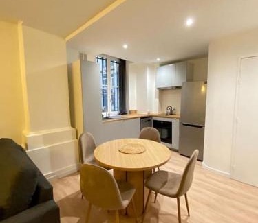 Griffon - Royale Appartement | Cozy 1BR in Lyon Center