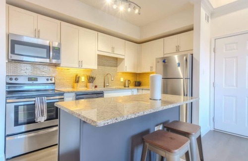 Irving Appartement | Cozy 1BR King Suite | Pool, Gym & Parking 01