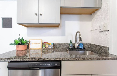 Bloomfield Appartement | Cozy 1BR Near Hospitals & Park
