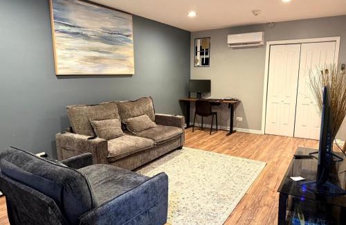 Rogers Park Appartement | Cozy 1BR Retreat Near Transit, Dining And Parking